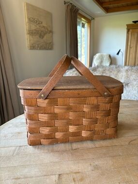 Vintage Wicker Picnic Basket